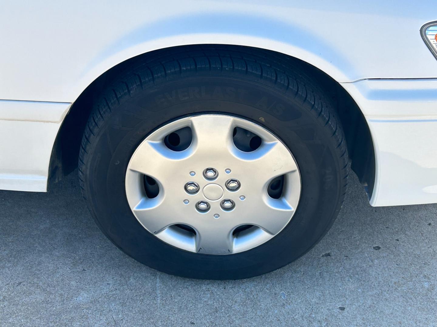 2000 White /TAN Toyota Camry LE (JT2BN22K7Y0) with an 2.2L L4 DOHC 16V engine, 4-Speed Automatic transmission, located at 17760 Hwy 62, Morris, OK, 74445, (918) 733-4887, 35.609104, -95.877060 - 2000 TOYOTA CAMERY HAS 2.2L AND IS FWD. THIS IS A DEDICATED CNG (COMPRESSED NATURAL GAS). FEATURES POWER LOCKS, POWER WINDOWS, POWER MIRRORS, MANUAL SEATS, AMFM STEREO, CASSETTE PLAYER, CRUISE CONTROL, TILT WHEEL, CLOTH SEATS. ****CLEAN TITLE*** 142,379 MILES 205/65R15 TIRES THIS SHOULD QUALIFY FOR - Photo#19